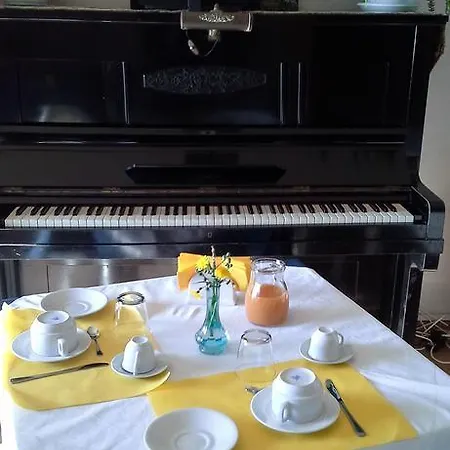 Bed & Breakfast Il Pianista Sul Mare *